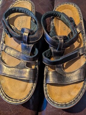 Noat Kids Metallic Black Leather Sandals - Comfortable Strappy Design